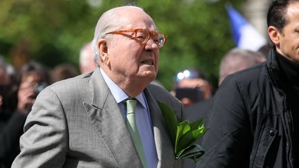 Le fondateur du Front national Jean-Marie Le Pen lors du traditionnel hommage à Jeanne d'Arc, le 1er mai 2018, à Paris. (MICHEL STOUPAK / AFP)