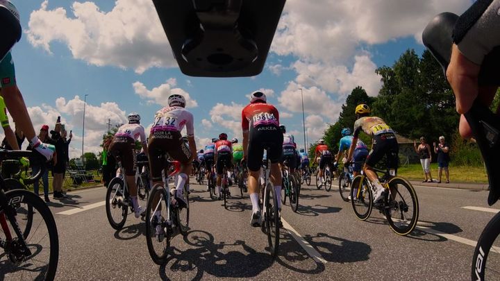 Des vélos des coureurs ont été équipés de caméras embarquées pour les besoins du documentaire. (NETFLIX)