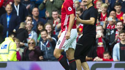 Zlatan Ibrahimovic et son sosie (PETER POWELL / EPA)