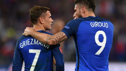 Antoine Griezmann et Olivier Giroud (PATRIK STOLLARZ / AFP)