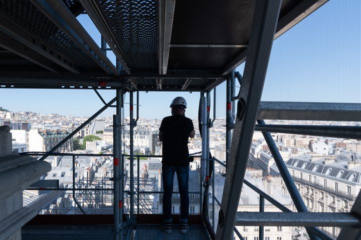 Visite du chantier de restauration de l'église de la Sainte-Trinité, à Paris. (JEANNE ACCORSINI / SIPA)