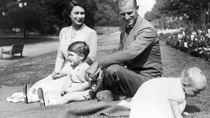 Mari&eacute;e en 1947 au prince Philippe de Gr&egrave;ce et de Danemark, Elizabeth a eu quatre enfants : Charles (G), Anne (D), Andrew et Edward. (GETTY IMAGES)