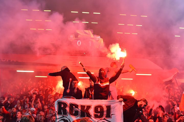 En huitièmes de finale aller de la Ligue Europa 2019, les supporteurs rennais avaient enflammé les tribunes pour la réception d'Arsenal. (LOIC VENANCE / AFP)