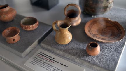 Pièces pré-hispaniques rendues au Mexique par l'Espagne le 11 juillet dernier, désormais exposées au musée du Templo Mayor à Mexico.&nbsp; (ALFREDO ESTRELLA / AFP)