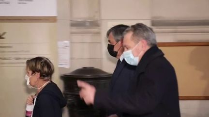 Soupçons d'emplois fictifs :&nbsp;François&nbsp;Fillon&nbsp;se défend face aux&nbsp;juges (France 2)