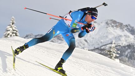 Quentin Fillon Maillet lors du sprint de Hochfilzen en AUtriche le 10 décembre 2021. (JOE KLAMAR / AFP)