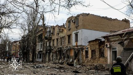 Rescuers respond to Kherson in southern Ukraine after a Russian strike.  (UKRAINE EMERGENCY SERVICE / AFP)