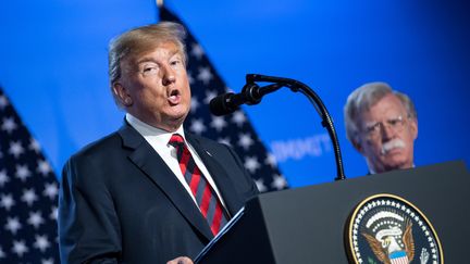 Le président américain Donald Trump donne une conférence de presse en clôture du sommet de l'Otan, le 12 juillet 2018. (BERND VON JUTRCZENKA / DPA / AFP)