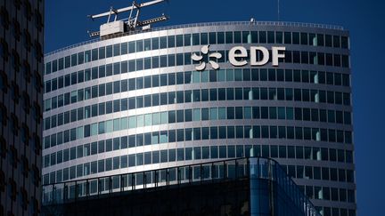 En pleine crise du&nbsp;Covid-19,&nbsp;EDF s’engage à ne pas couper les abonnés qui ne peuvent pas payer leurs factures, ni à leur faire subir de pénalités de retard.&nbsp;Ces mesures concernent les clients en situation de précarité. (ALEXIS SCIARD / MAXPPP)