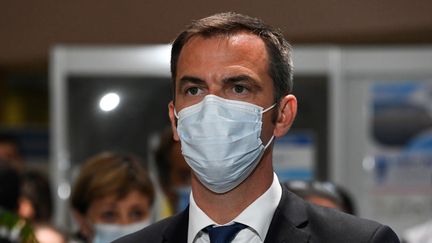 Le ministre de la Santé, Olivier Véran, au CHU de Montpellier (Hérault), le 11 août 2020. (PASCAL GUYOT / AFP)