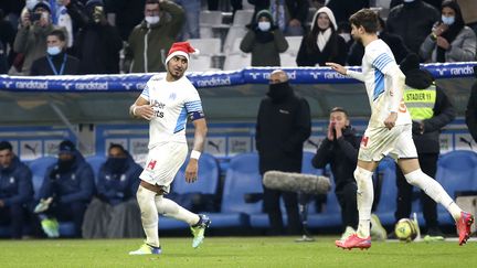 Dimitri Payet a joué les Père Noël en héritant d'un penalty dans le temps additionnel, qu'il a transformé contre Reims pour arracher le match nul (1-1) lors de la 19e journée de Ligue 1, le 22 décembre 2021. (PASCAL POCHARD-CASABIANCA / AFP)