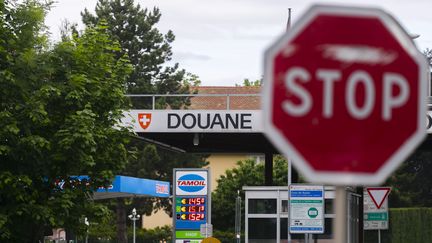 La frontière entre la Suisse et la France&nbsp;en&nbsp;Haute-Savoie, le 10 mai 2020 (photo d'illustration). (VINCENT ISORE / MAXPPP)