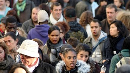 Un cadre peut espérer vivre sept années de plus qu'un ouvrier. Un écart qui se maintient&nbsp;depuis une quarantaine d'années. (THOMAS COEX / AFP)