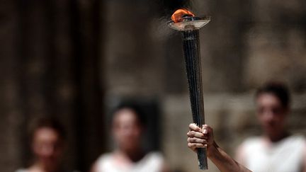 La torche olympique allumée à Olympie