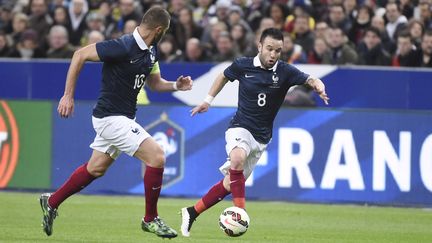 Mathieu Valbuena et Karim Benzema&nbsp;lors de France-Brésil, le 26 mars 2015, au Stade de France. (JEAN-MARIE HERVIO / DPPI MEDIA / AFP)