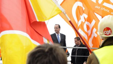 Fran&ccedil;ois Hollande, alors candidat &agrave; l'&eacute;lection pr&eacute;sidentielle, le 24 f&eacute;vrier 2012 &agrave; l'usine ArcelorMittal de Florange (Moselle). (JEAN-CHRISTOPHE VERHAEGEN / AFP)