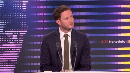 Clément Beaune, ministre délégué en charge des Transports, invité du 8h30 franceinfo, le vendredi 15 juillet 2022.&nbsp; (FRANCEINFO / RADIOFRANCE)