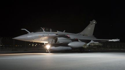 Un Rafale de l'arm&eacute;e fran&ccedil;aise, le 23 octobre 2014, aux Emirats arabes unis. (ECPAD / AFP)