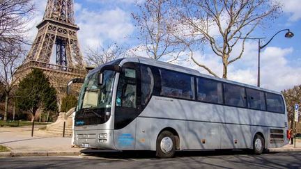 &nbsp; (C'est "135 euros pour stationnement illicite" pour une pause photo devant la tour Eiffel © MaxPPP)