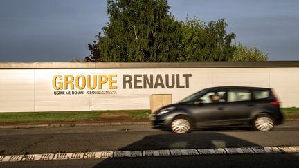 L'usine de Renault à Douai (Nord), mise à l'arrêt après l'attaque du "rançongiciel" WannaCry, le 15 mai 2017. (PHILIPPE HUGUEN / AFP)