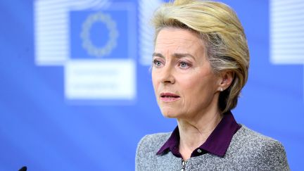 La présidente de la commission européenne Ursula von der Leyen lors d'une conférence de presse à Bruxelles, le 27 août 2020. (FRANCOIS WALSCHAERTS / AFP)