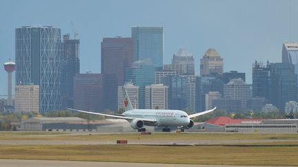 Un avion de la compagnie&nbsp;Air Canada, le 10 septembre 2018, à&nbsp;Calgary au Canada. (ARTUR WIDAK / NURPHOTO / AFP)