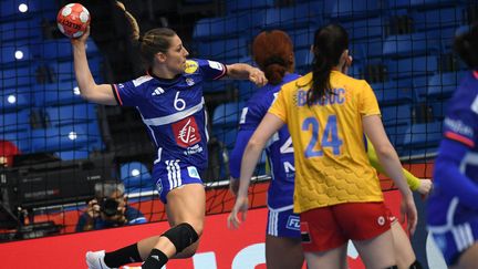 Euro de handball : les Bleues s'imposent dans la douleur face aux Roumaines pour leur premier match du tour principal