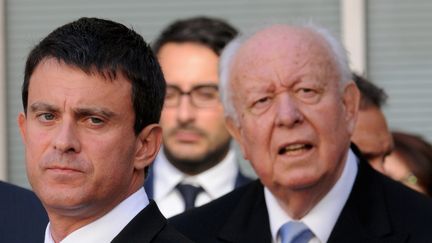 Le ministre de l'Int&eacute;rieur, Manuel Valls, et le s&eacute;nateur-maire UMP de Marseille, Jean-Claude Gaudin, le 21 septembre 2012 &agrave; Marseille. (MAXPPP)