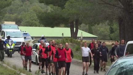 Le célèbre trois-mâts français, le Belem, est arrivé à Marseille (Bouches-du-Rhône) mercredi 8 mai, avec à son bord la flamme olympique.  L'arrivée du navire, parti d'Athènes le 27 avril, marque le début du voyage de la flamme en France.