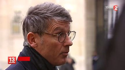 Vincent Peillon, le ministre de l'Education nationale, &agrave; la sortie du Conseil des ministres, &agrave; Paris, le 29 janvier 2014. (FRANCE 2 / FRANCETV INFO)