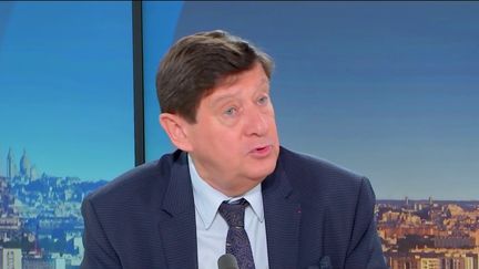 Motion de censure : "Il fallait un acte politique pour montrer notre détermination", explique Patrick Kanner, sénateur socialiste (franceinfo)