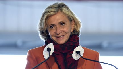 La présidente de la région Île-de-France Valérie Pecresse prononce un discours à l'aéroport de Pontoise&nbsp;(Val-d'Oise), le 30 septembre 2020. (ERIC PIERMONT / AFP)