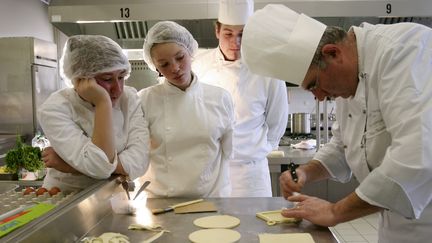 Le métier de cuisinier fait partie des métiers des métiers où les besoins sont nombreux. (MAXPPP)