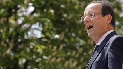 Fran&ccedil;ois Hollande lors de son discours &agrave; Nevers (Ni&egrave;vre), le 1er mai 2012.&nbsp; (PATRICK KOVARIK / AFP)