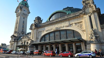 Feuilleton : le monde de gare en gare (4/5)