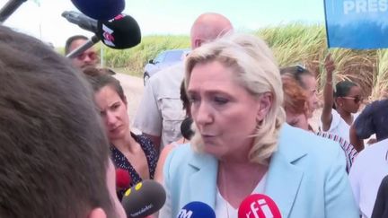 Présidentielle 2022 : Marine Le Pen prise à partie par des militants indépendantistes en Guadeloupe