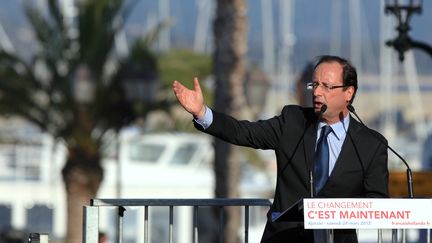 Fran&ccedil;ois Hollande en meeting &agrave; Ajaccio, le 24 mars 2012. (PASCAL POCHARD-CASABIANCA / AFP)