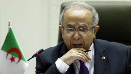 Le ministre des Affaires &eacute;trang&egrave;res alg&eacute;rien, Ramtane Lamamra, &agrave; Riyad (Arabie saoudite), le 15 avril 2014.&nbsp; (FAISAL NASSER / REUTERS)