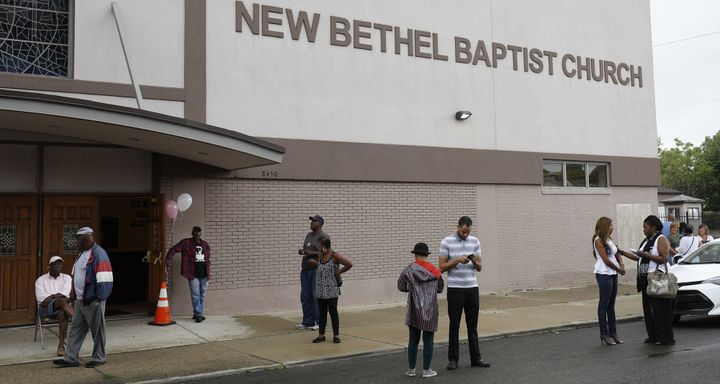 Après le décès d'Aretha Franklin, devant la New Bethel Baptist Church de Detroit.
 (BILL PUGLIANO / GETTY IMAGES NORTH AMERICA / AFP)