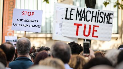 Un rassemblement contre les violences conjugales, le 6 octobre 2018 à Paris.&nbsp; (MAXPPP)