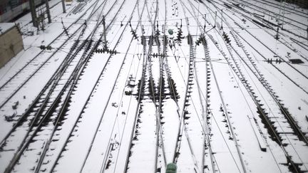 Pr&egrave;s de la gare Saint-Lazare &agrave; Paris, le 12 mars 2013. (FRED DUFOUR / AFP)