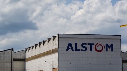 L'usine d'Alstom &agrave; Taubate (Br&eacute;sil), &agrave; l'est de Sao Paulo, photographi&eacute;e le 8 mars 2012. (YASUYOSHI CHIBA / AFP)