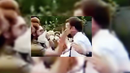 Un homme gifle le président de la République, Emmanuel Macron, lors d'un déplacement à Tain-l'Hermitage (Drôme), le 8 juin 2021. (MAXPPP)