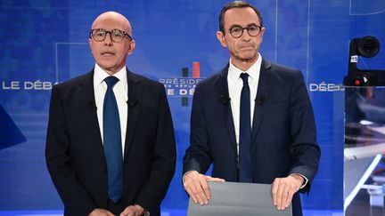 Eric Ciotti et Bruno Retailleau, le  21 novembre 2022, lors d'un débat sur LCI, à Paris. (CHRISTOPHE ARCHAMBAULT / AFP)