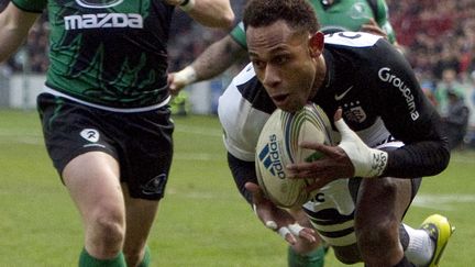 L'ailier fidjien du Stade Toulousain Timoci Matanavou inscrit le premier essai face aux Irlandais du Connacht, en H Cup, le 14 janvier 2012. (PASCAL PAVANI / AFP)