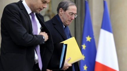 Laurent Wauquiez (g) et Claude Guéant quittent l'Elysée (Paris), le 21 décembre 2011. (AFP - Eric ERIC Feferberg)