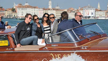 Clooney et Amal arrivent à Venise à bord du bateau-taxi "Amore" pour se marier
 (Luigi Costantini/AP/SIPA)