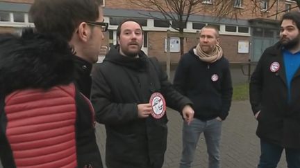 "Stylos rouges" : ces enseignants en colère contre le gouvernement