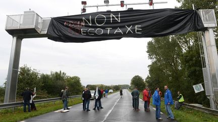 &nbsp; (Les bonnets rouges qui ont été condamnés aux peines les plus lourdes l'ont été pour leur implication dans la destruction d'un portique écotaxe à Pontorson dans la Manche en 2013 © Maxppp)