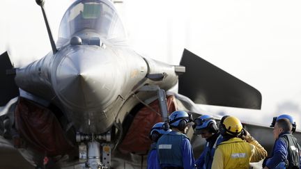 &nbsp; (Rafale sur le porte-avions "Charles de Gaulle" © Maxppp)